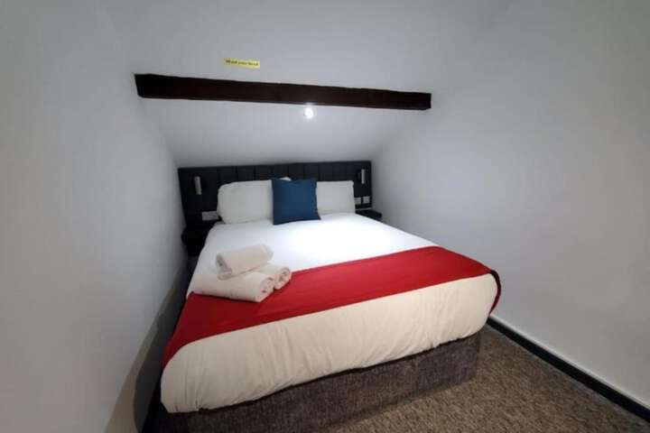 Room 27 of 70