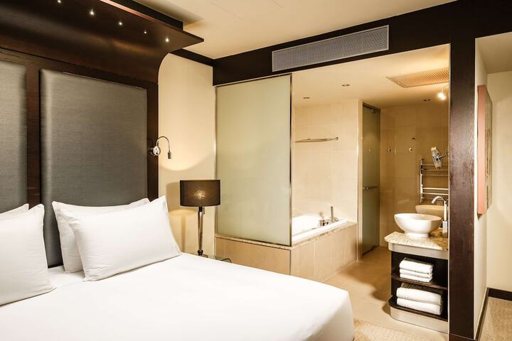 Room 60 of 233