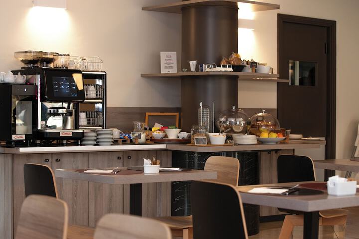 Breakfast/Coffee Service 58 of 68