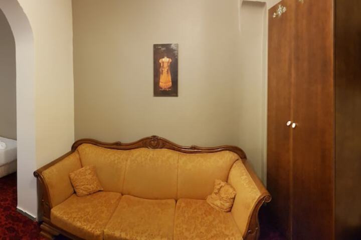 Room 8 of 76