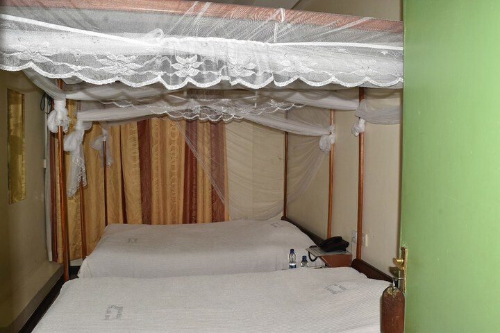 Room 10 of 11