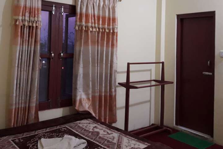Room 12 of 63