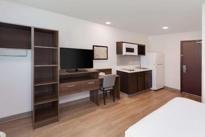 Queen Bed Accessible (12 of 13)