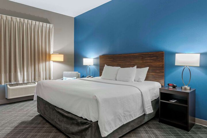 1 King Bed Accessible (7 of 13)