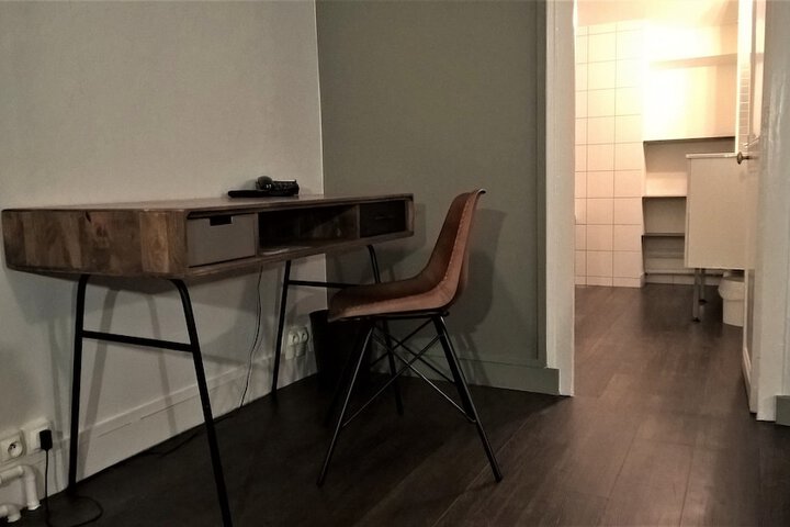 Room 9 of 90