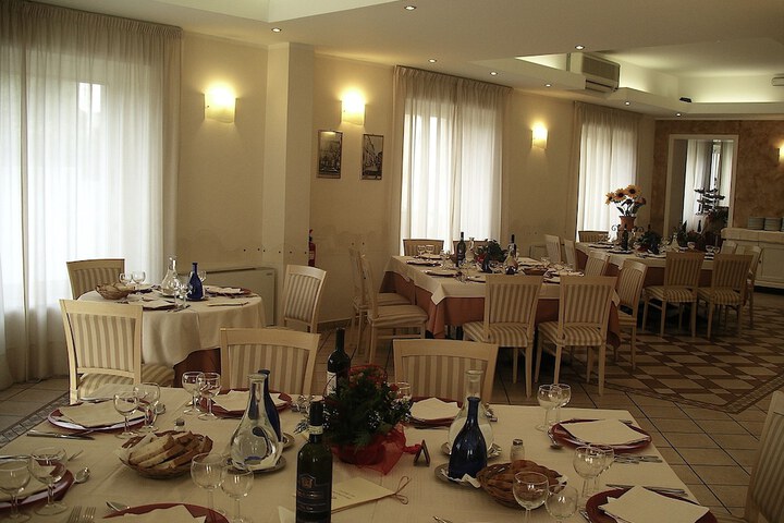 Dining 30 of 71