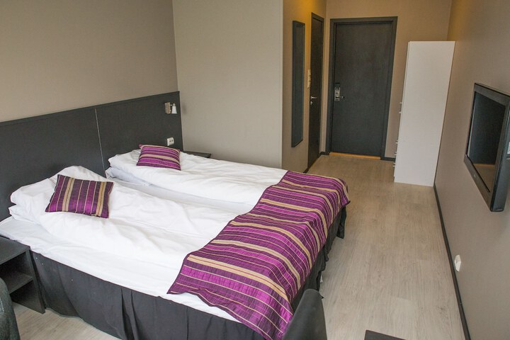 Room 2 of 17