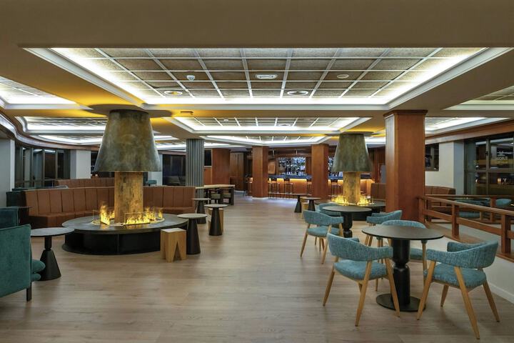 Lounge 140 of 156