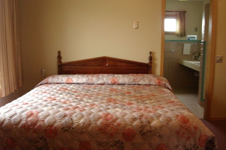 Room 4 of 38