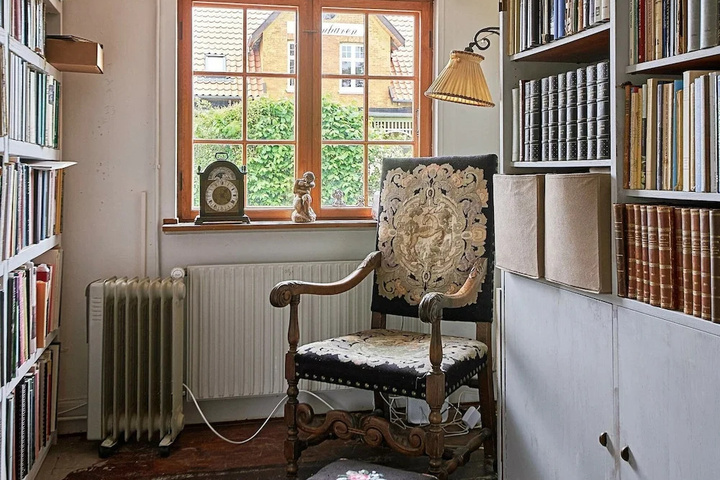 Room 9 of 15