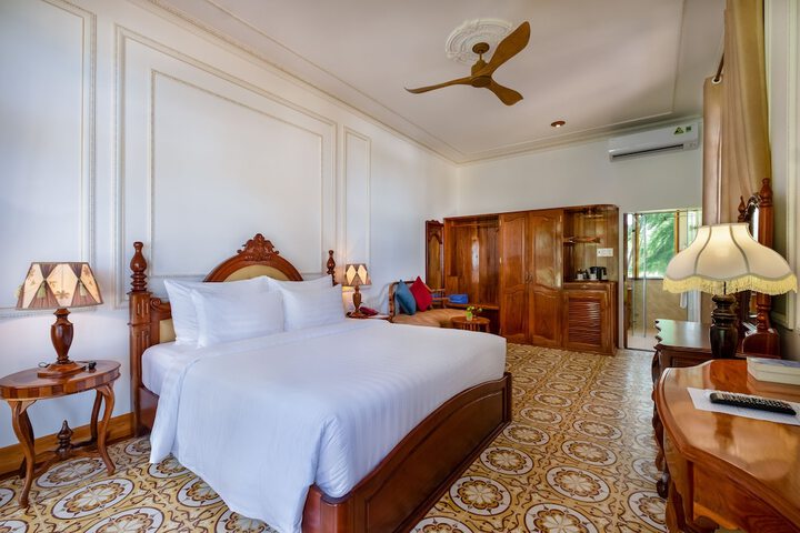 Room 13 of 80