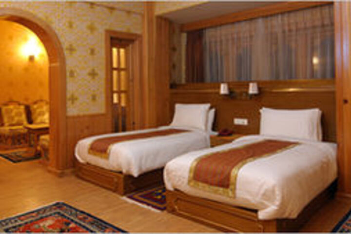 Room 4 of 10
