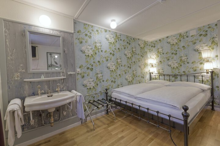Room 3 of 35