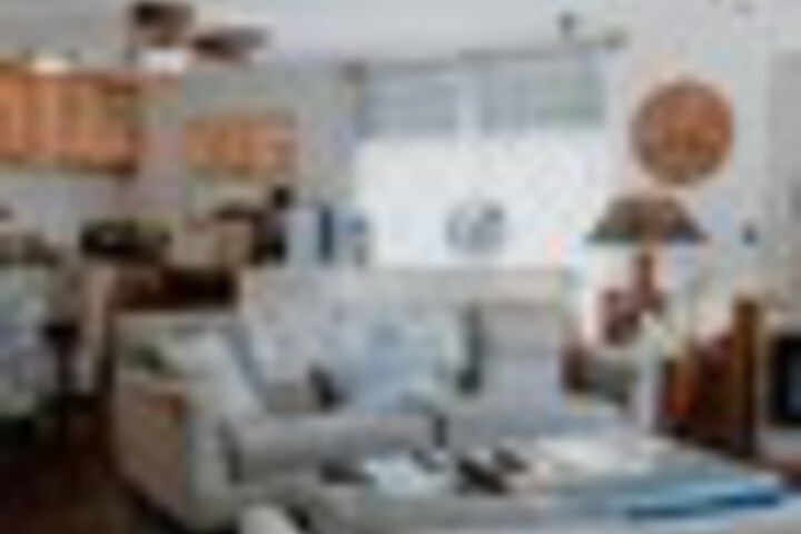 Lounge 206 of 267