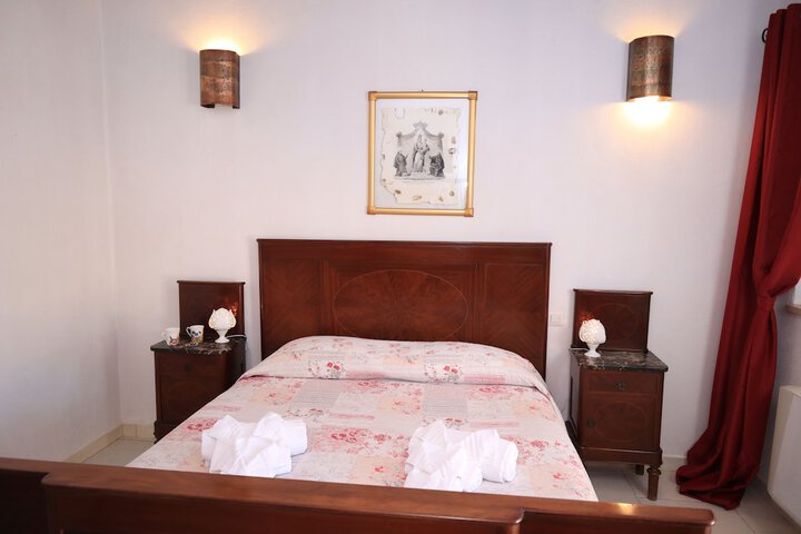 Room 8 of 144