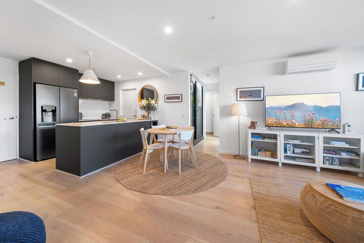 cozy 2BR with free parking & wifi