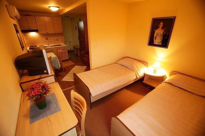 Room 5 of 29