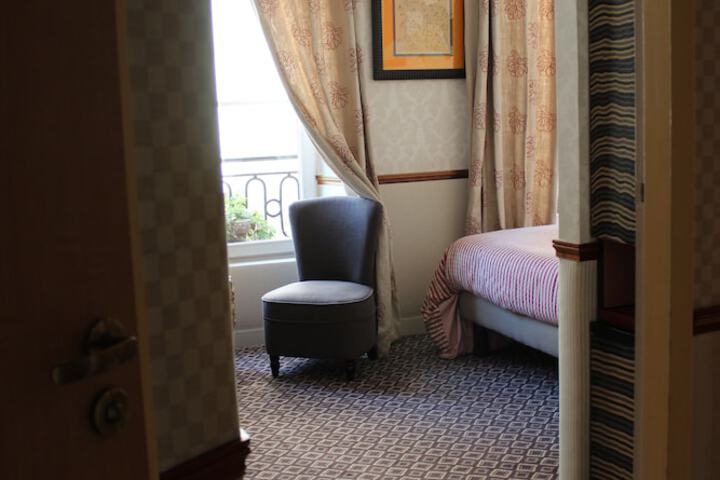 Room 25 of 93