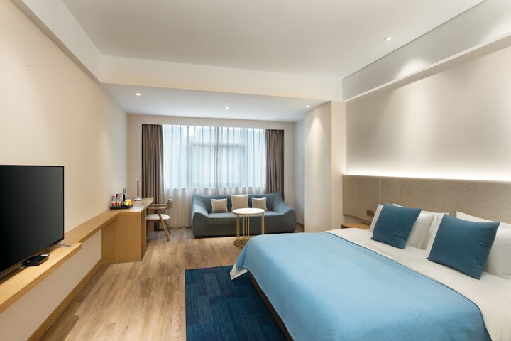 Room 35 of 73