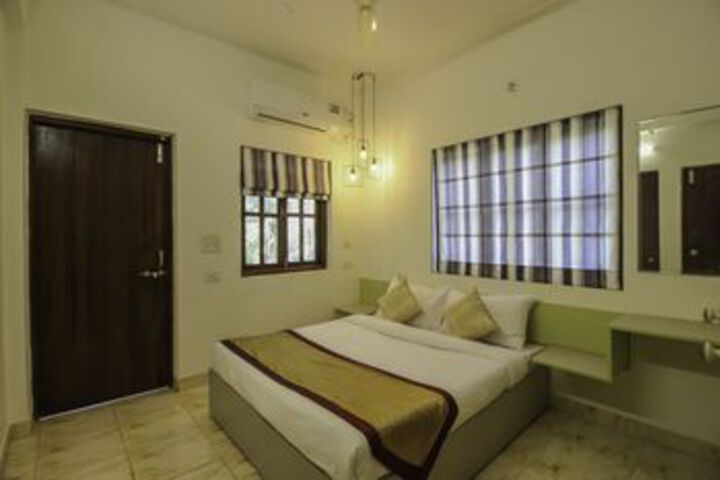 Room 33 of 67