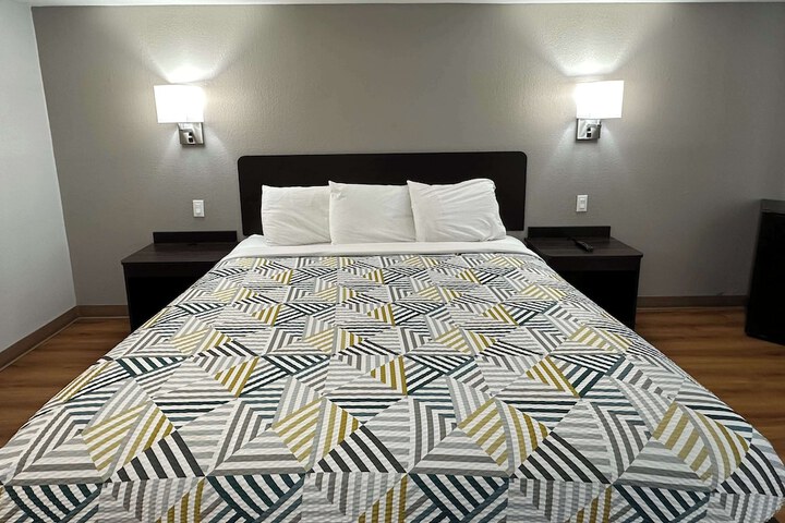 Room 33 of 123