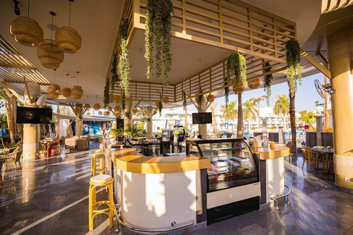 Lounge 192 of 249
