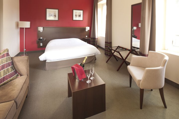 Room 10 of 40