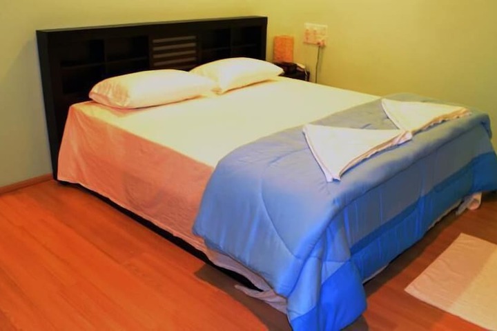 Room 6 of 76
