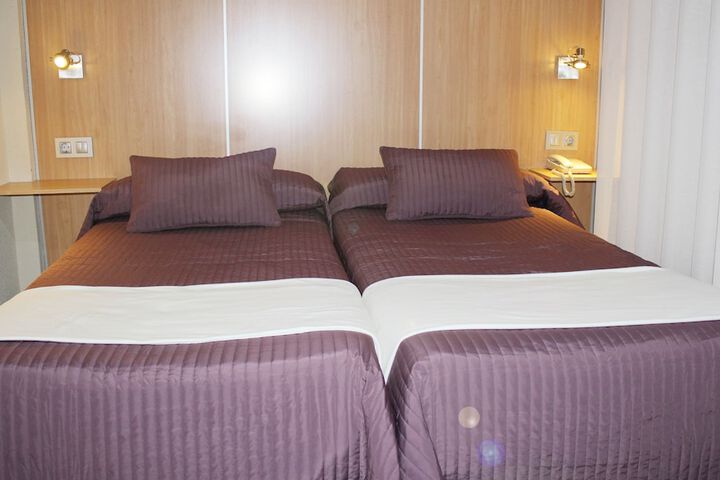 Room 10 of 28