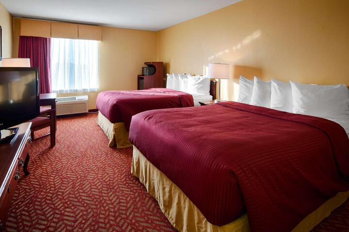 1 Queen Accessible Bathtub Microwave, Refrigerator WiFi Full Breakfast (5 of 15)