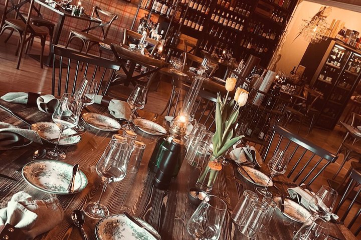 Dining 23 of 32