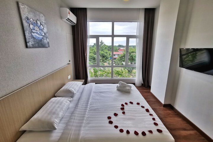 Room 12 of 25