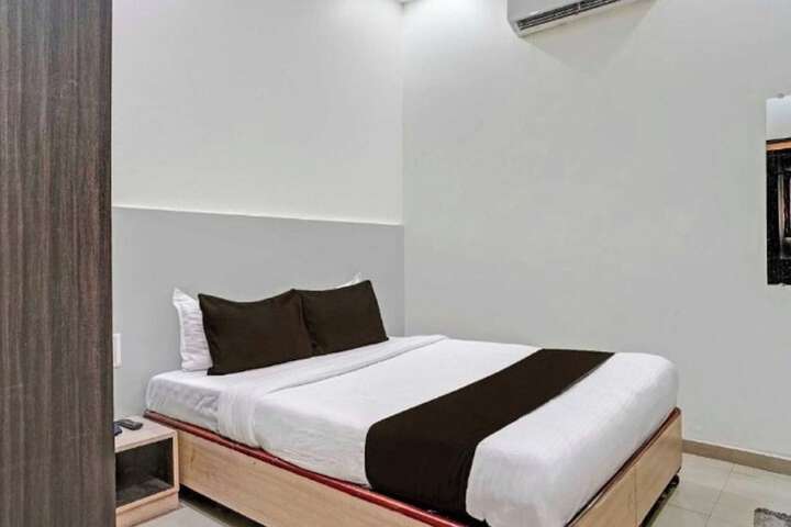 Room 28 of 61