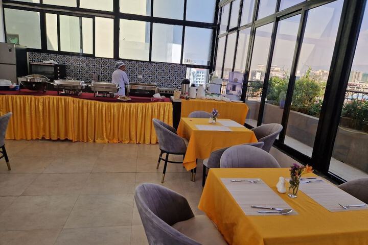 Dining 46 of 47