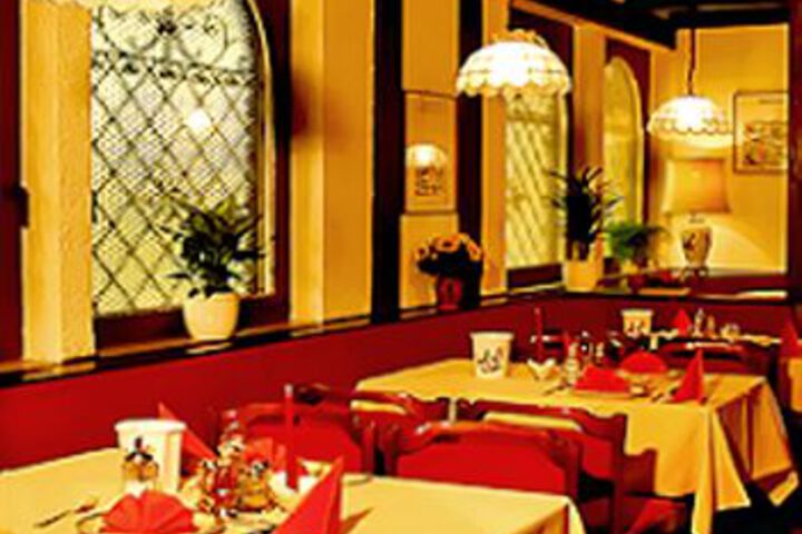 Dining 4 of 10
