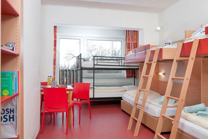 Room 10 of 40