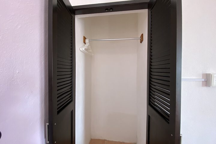 Room 34 of 137