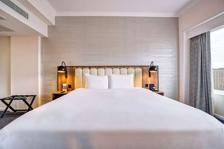 Room 52 of 192