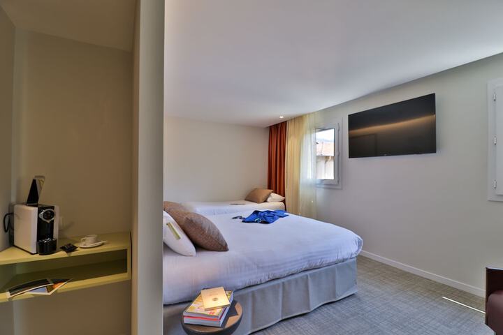 Room 47 of 80
