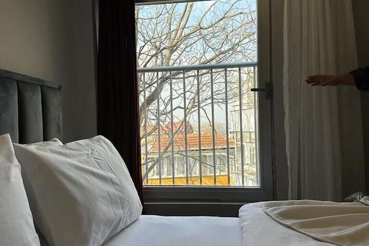 Room 18 of 33