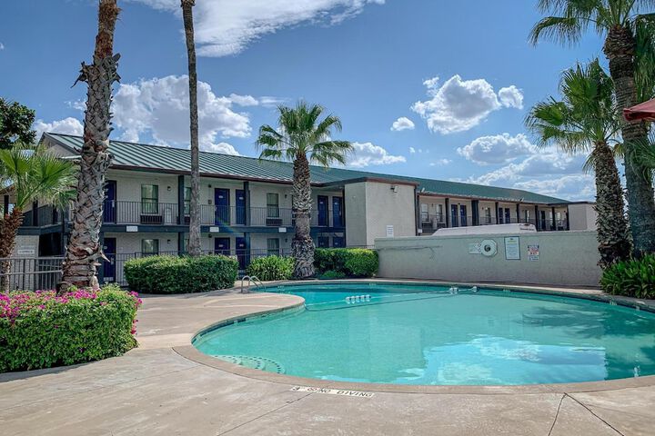 Pool 20 of 28