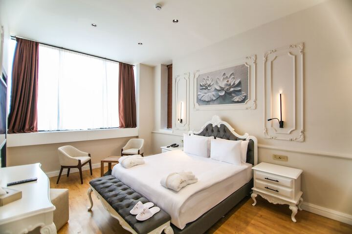 Room 4 of 10