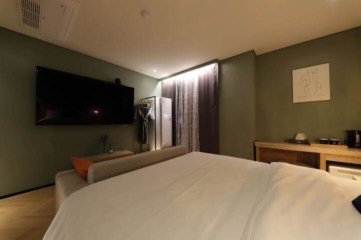 Room 10 of 64