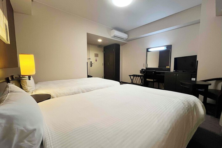 Room 4 of 37