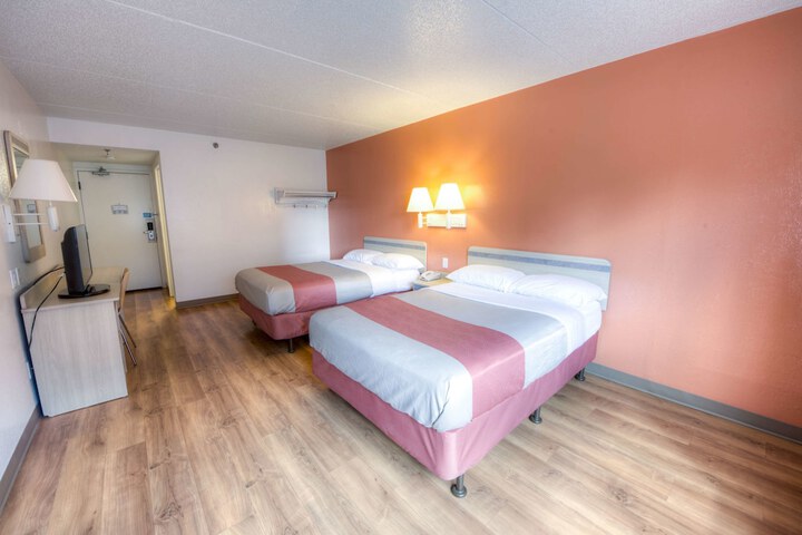 2 Double Beds (6 of 16)