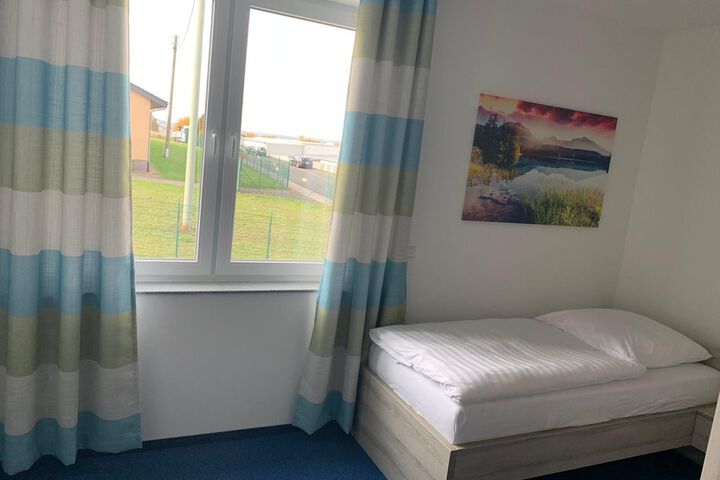 Room 3 of 44