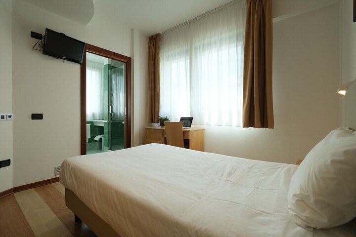 Room 26 of 53
