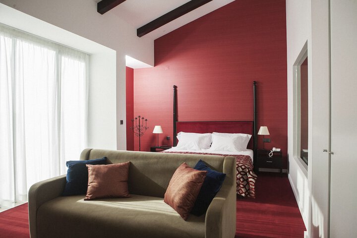 Room 2 of 105