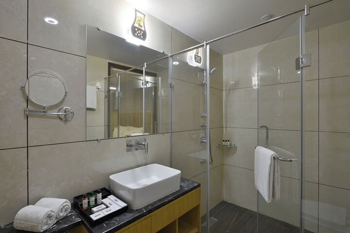 Room 11 of 25