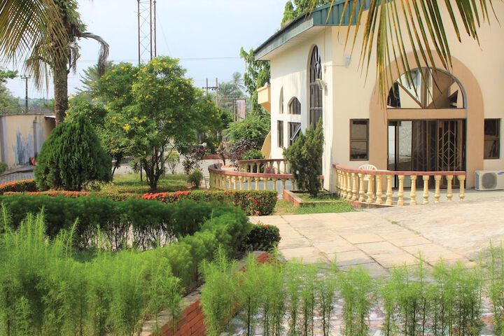 Tourist Castle Hotel and Suites
